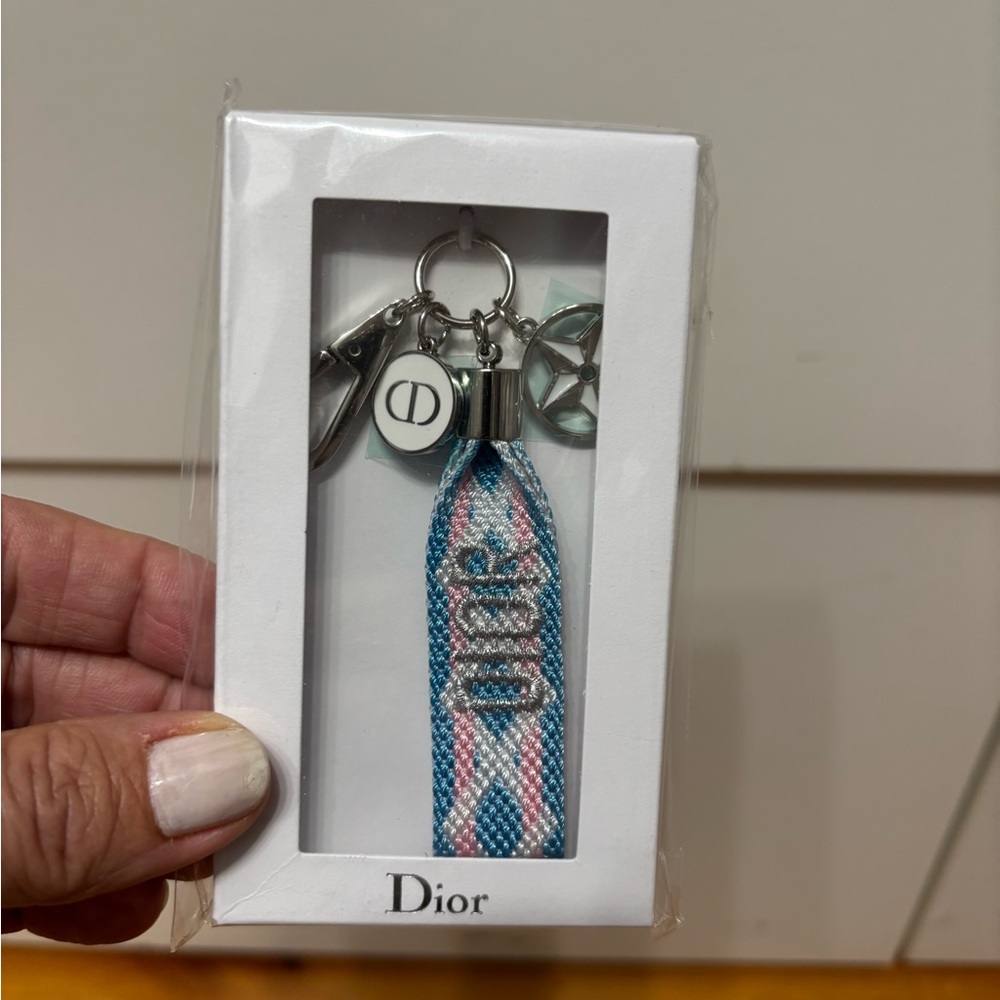 02 Key Chain Blue - Picture 2 of 2